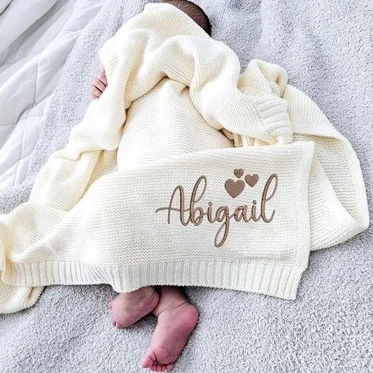 Personalisierte Babydecke mit Namen – Kuschelige Strickdecke für Neugeborene - Mon Bebé